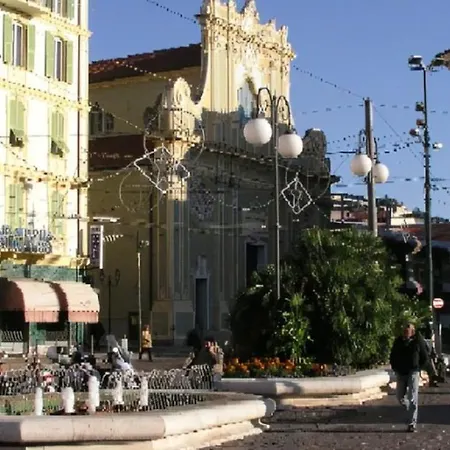 Wh-a 2 Passi Da Piazza Colombo *